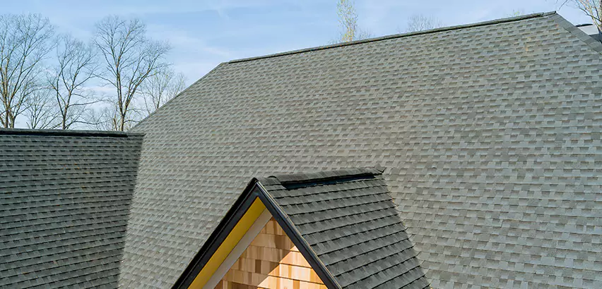 Replacing Vinyl Siding With Cedar Shingles in Decatur