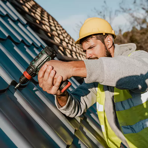 Why Decatur Homeowners Choose Decatur Roofing Co for Steel Roof Repair Service?